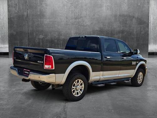 2017 RAM 2500 Laramie Crew Cab 4x4 6'4' Box