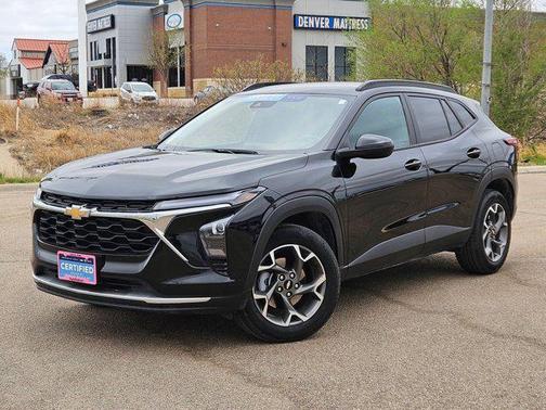Mosaic Black Metallic 2025 Chevrolet Trax LT