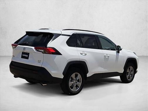 Ice Cap 2024 Toyota RAV4 XLE