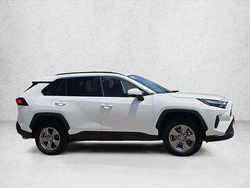 Ice Cap 2024 Toyota RAV4 XLE
