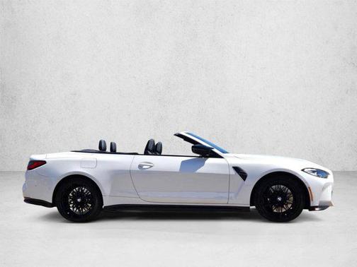 Alpine White 2022 BMW M4 Competition xDrive