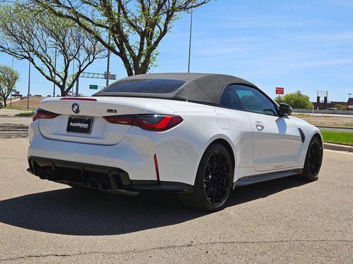 Alpine White 2022 BMW M4 Competition xDrive