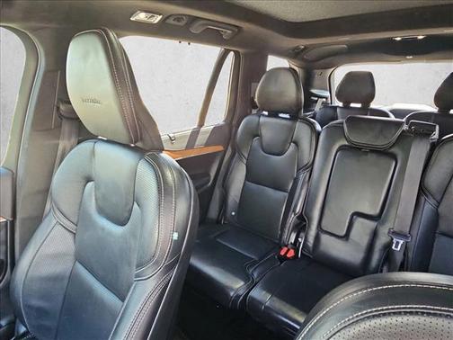 Crystal White Pearl Metallic 2019 Volvo XC90 T6 Inscription