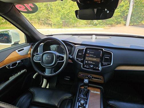 Crystal White Pearl Metallic 2019 Volvo XC90 T6 Inscription