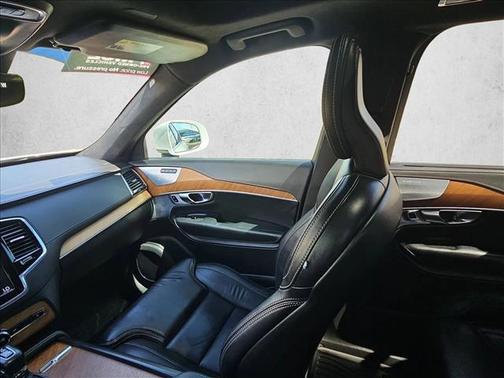 Crystal White Pearl Metallic 2019 Volvo XC90 T6 Inscription
