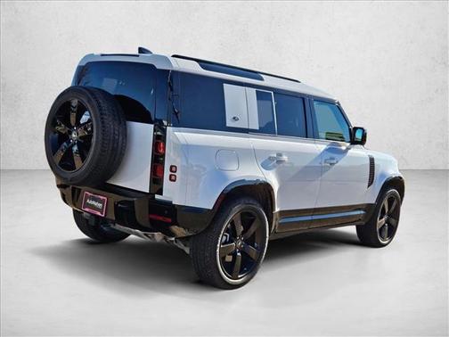 2024 Land Rover Defender 110 P400 X-Dynamic SE