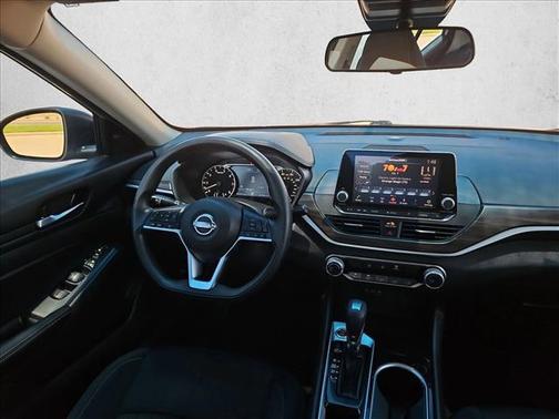 Brilliant Silver Metallic 2024 Nissan Altima 2.5 SV
