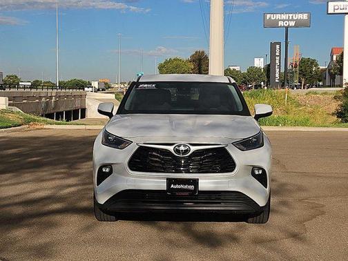 Wind Chill Pearl 2025 Toyota Highlander LE