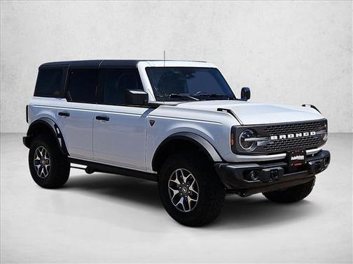 Oxford White 2025 Ford Bronco Badlands