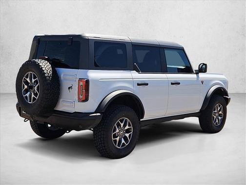 Oxford White 2025 Ford Bronco Badlands