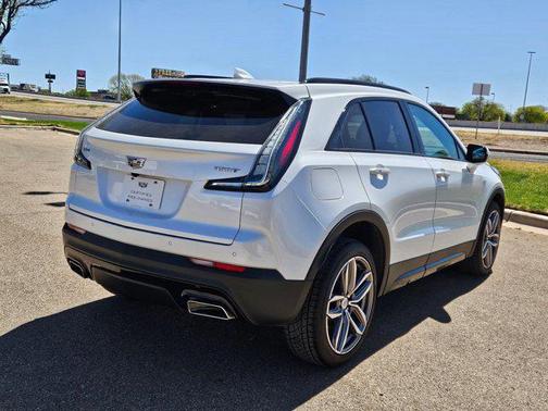Crystal White Tricoat 2021 Cadillac XT4 Sport