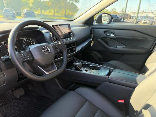 Everest White Pearl Tricoat 2026 Nissan Rogue Dark Armor