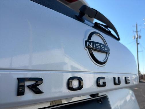 Everest White Pearl Tricoat 2026 Nissan Rogue Dark Armor
