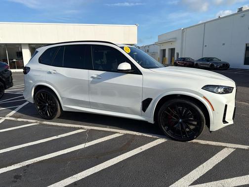 Mineral White Metallic 2025 BMW X5 sDrive40i