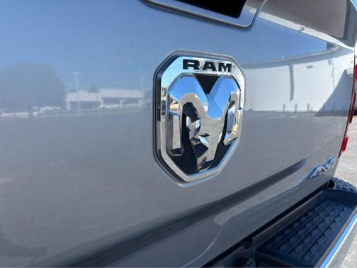 Billet Silver Metallic Clearcoat 2022 RAM 2500 Laramie Crew Cab 4x4 6'4' Box