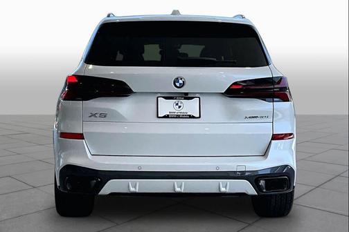 Mineral White Metallic 2026 BMW X5 xDrive40i