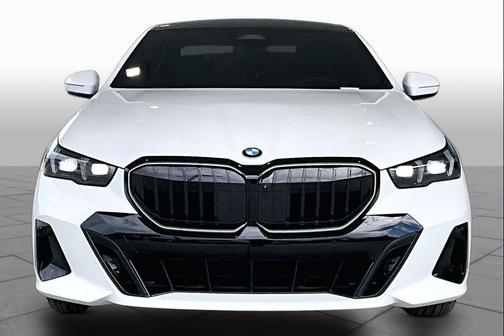 Mineral White Metallic 2025 BMW 530 530i