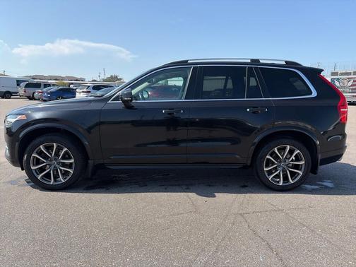 Onyx Black Metallic 2017 Volvo XC90 T6 Momentum