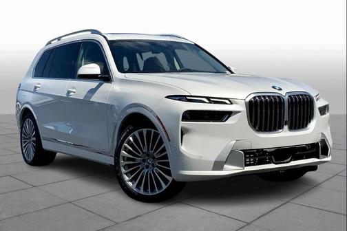 Mineral White Metallic 2026 BMW X7 xDrive40i