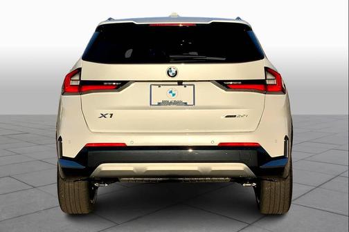 Mineral White Metallic 2025 BMW X1 xDrive28i