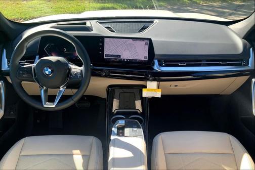 Mineral White Metallic 2025 BMW X1 xDrive28i