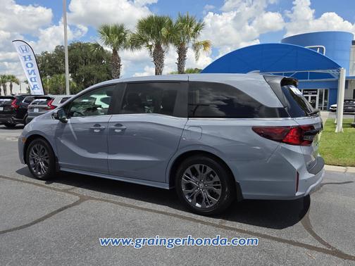 Sonic Gray Pearl 2026 Honda Odyssey