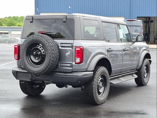 Carbonized Gray Metallic 2026 Ford Bronco Big Bend