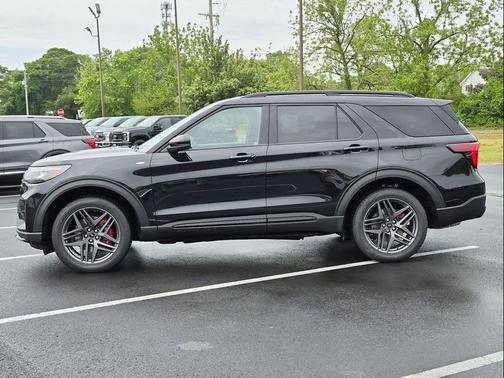 AGATE BLACK METALLIC 2026 Ford Explorer ST-Line