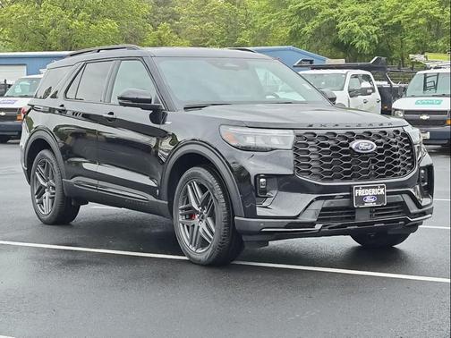 AGATE BLACK METALLIC 2026 Ford Explorer ST-Line