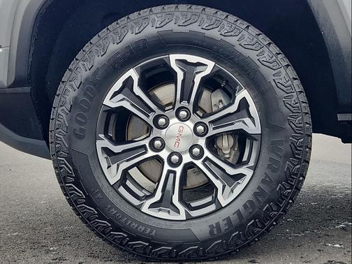 2023 GMC Canyon AT4