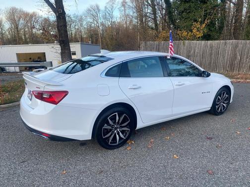 2022 Chevrolet Malibu FWD RS
