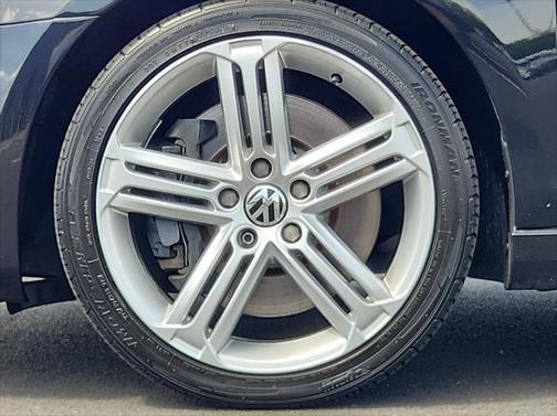 2012 Volkswagen Golf R 4-Door w/DCC & Navigation