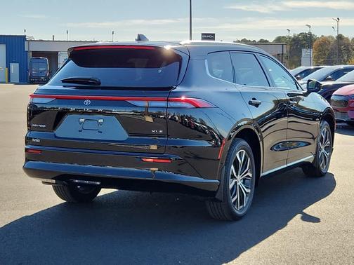 2025 Toyota Crown Signia XLE