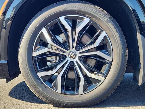 2025 Toyota Crown Signia XLE