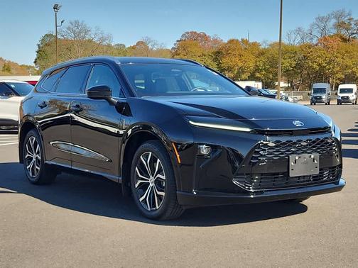 2025 Toyota Crown Signia XLE