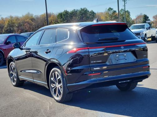 2025 Toyota Crown Signia XLE