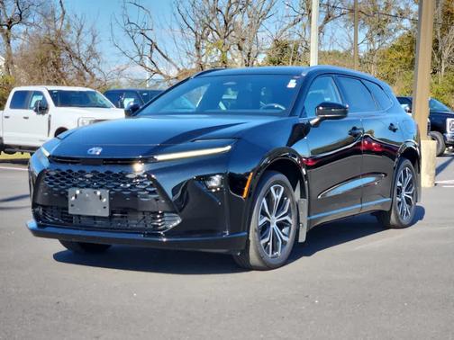 2025 Toyota Crown Signia XLE