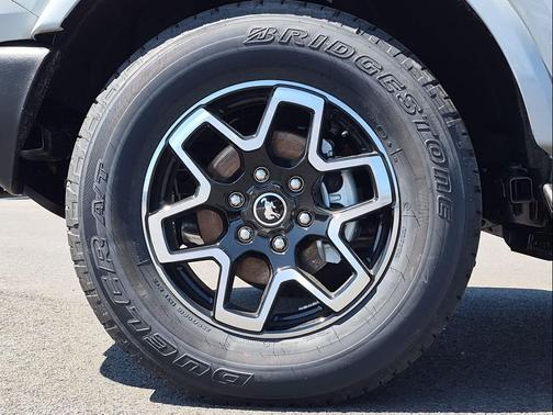 AVALANCHE GRAY 2026 Ford Bronco Outer Banks