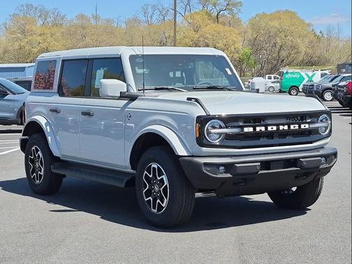 AVALANCHE GRAY 2026 Ford Bronco Outer Banks