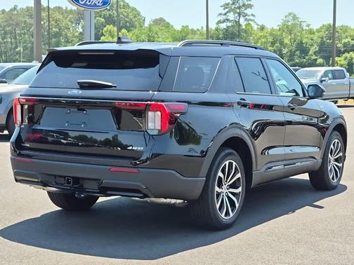 AGATE BLACK METALLIC 2026 Ford Explorer ST-Line
