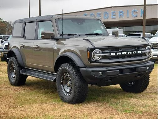 2025 Ford Bronco Outer Banks