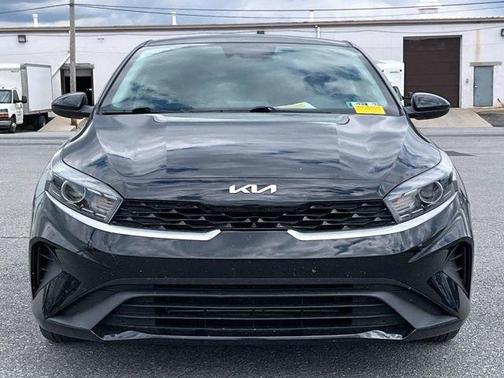 Aurora Black Pearl 2022 Kia Forte LXS