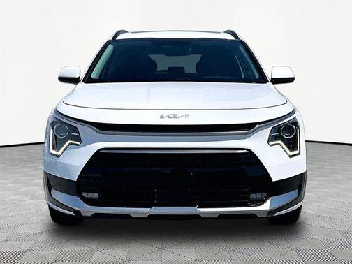 White 2023 Kia Niro EX Touring