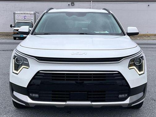 White 2023 Kia Niro EX Touring