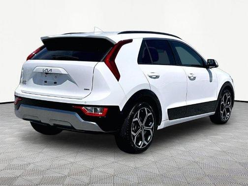 White 2023 Kia Niro EX Touring