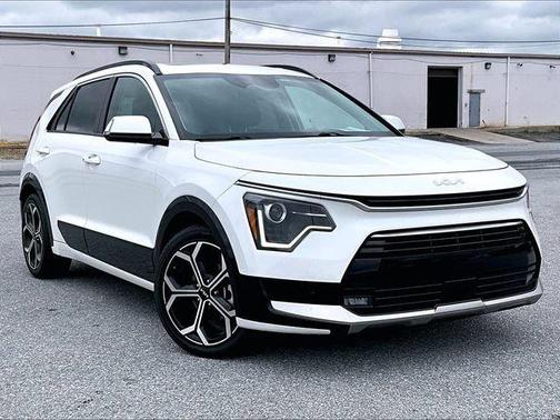 White 2023 Kia Niro EX Touring