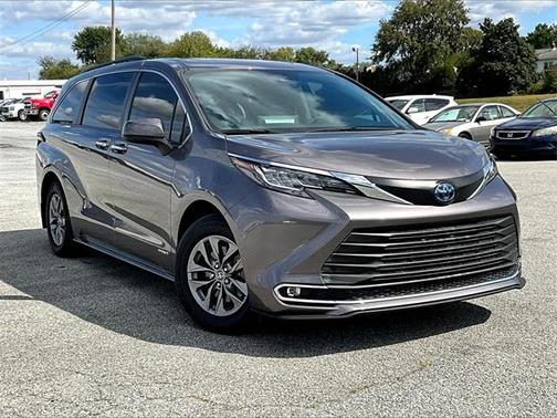2021 Toyota Sienna XLE