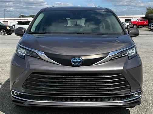 2021 Toyota Sienna XLE