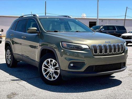 Green 2019 Jeep Cherokee Latitude Plus
