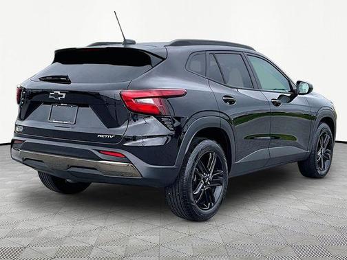Black 2024 Chevrolet Trax ACTIV